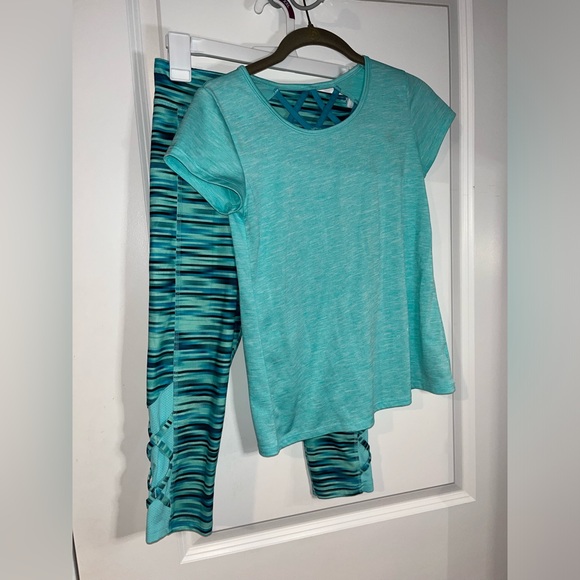Champion 2 Piece Set Women’s TealCapri Leggings and Short Sleeve Top Size Large - Picture 1 of 15
